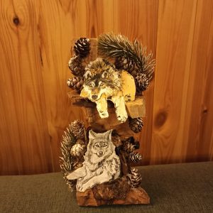 LA TANA DEI LUPI REALIZZATA SU BASE IN LEGNO CON LUPI DIPINTI A MANO SU LEGNO SOTTILE INCOLLATO CON EFFETTO TRIDIMENSIONALE CM 10 X 25 CM