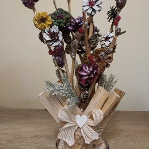 COMPOSIZIONE DI FIORI DI PIGNA DIPINTI A MANO IN PARTICOLARE VASODI LEGNI INCOLLATI SU BASE ROTONDA.  DIMENSIONI  CM 10 X CM 45
